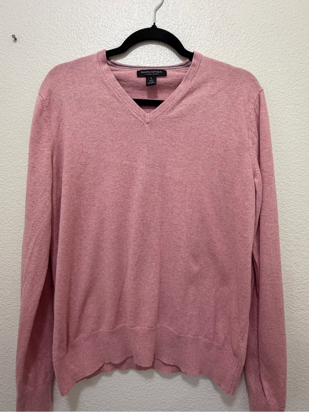 Banana Republic men's luxury blend v-neck sweater, size small